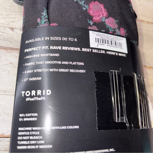 Torrid  Full Length Signature Waist Premium Leggings Sydney Floral Black 4X - Picture 8 of 14